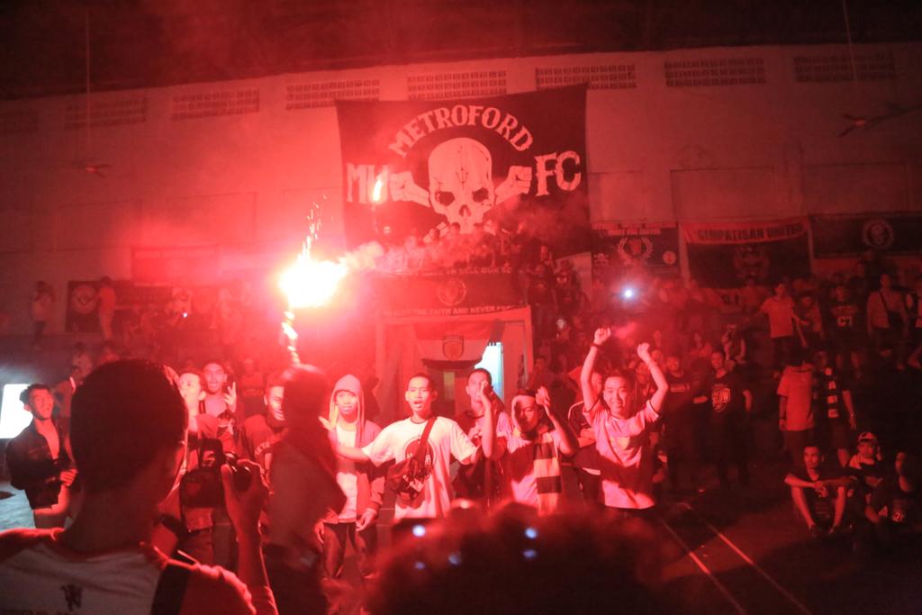 UtdIndonesiaMTO's tweet photo. @MetrofordEnd bakar bakar bakar #3ternity https://t.co/KwRbdfxYOn