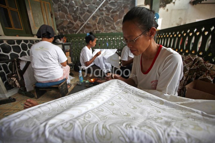 bangben_n's tweet photo. #FeaturedImages | Perajin Batik Tulis Kampung Batik Laweyan https://t.co/cQRJOHQUSj https://t.co/VqneD0SOOb