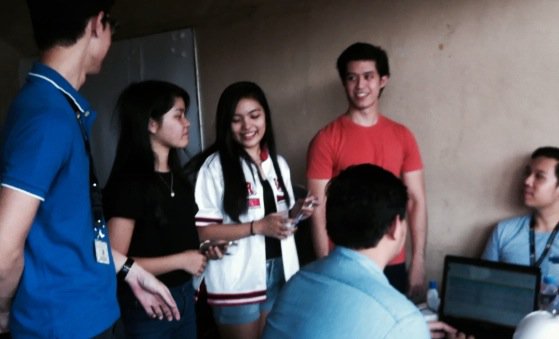 zenniafrancisco's tweet photo. first tambay day as applicants vs first tambay day as mems lol #MMgoals @AdrinneDeGuzman https://t.co/fGDnml2OYj