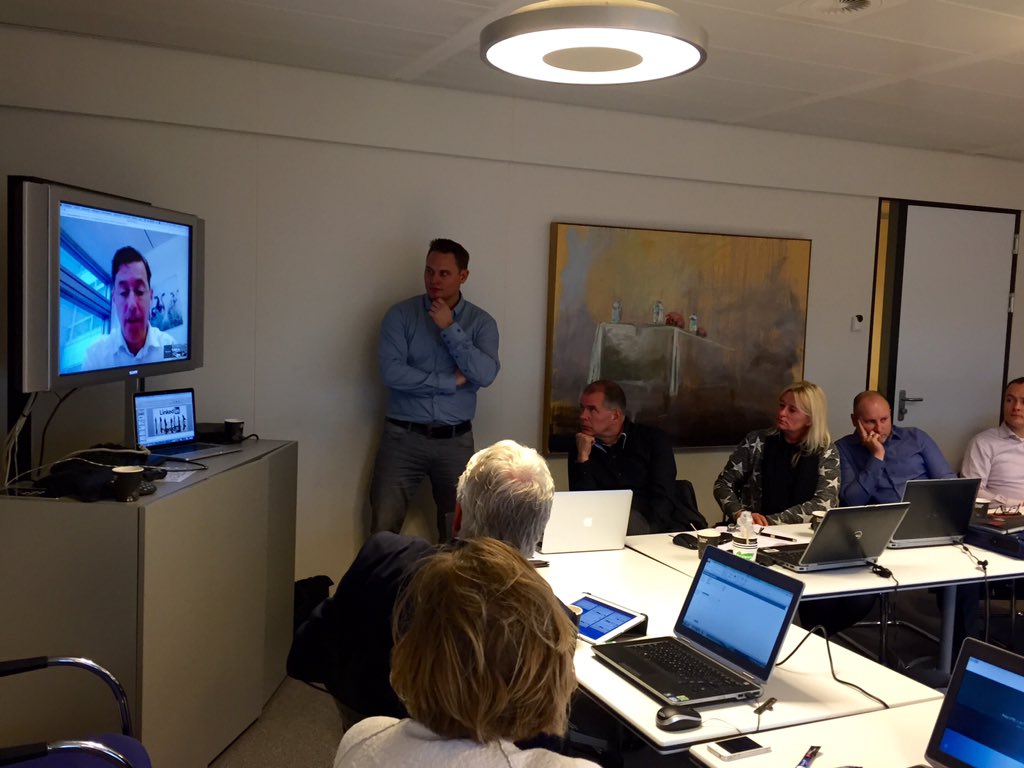 sanneheerink's tweet photo. #ABNAMROsp super promoter @BSchermers doet even een Q&amp;A via Google Hangout tijdens social training Real Estate. https://t.co/ycjvL9b7W3