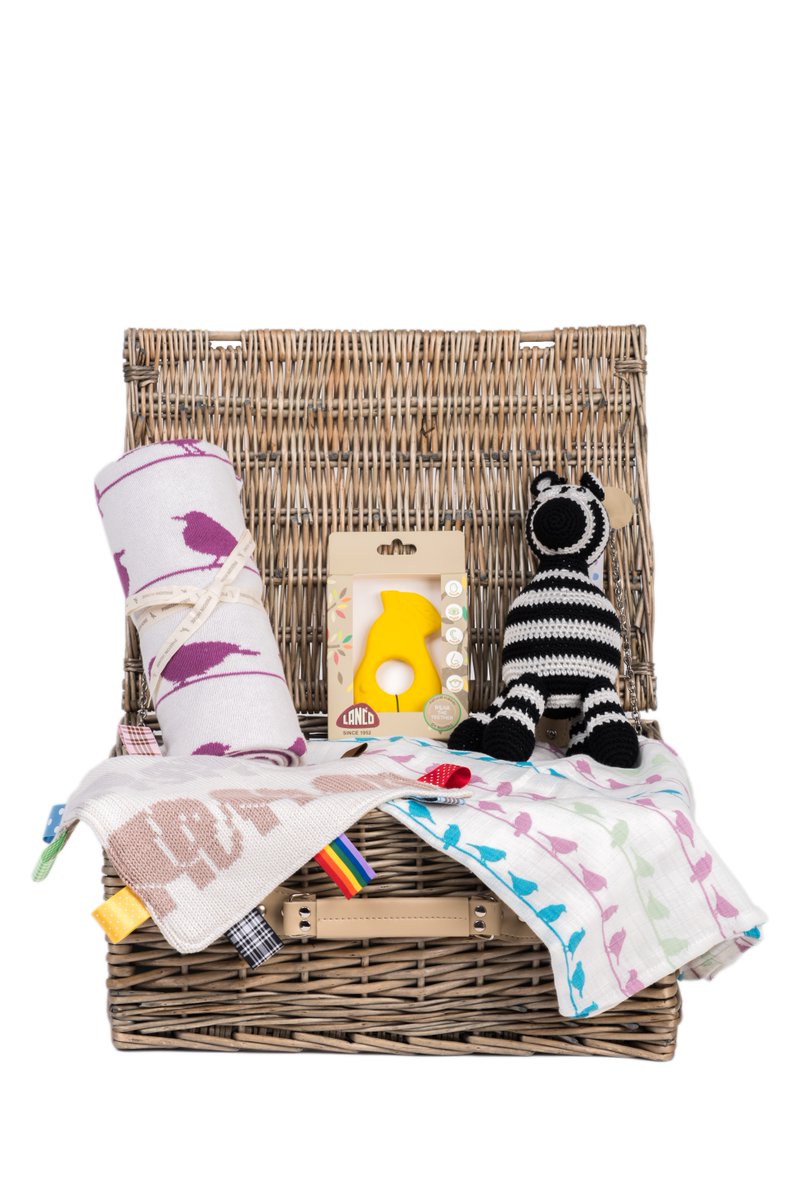 PoppetInThePost's tweet photo. All hampers have been reduced by a massive 20%...just in time for Christmas #poppetinthepost https://t.co/oIWipS559G