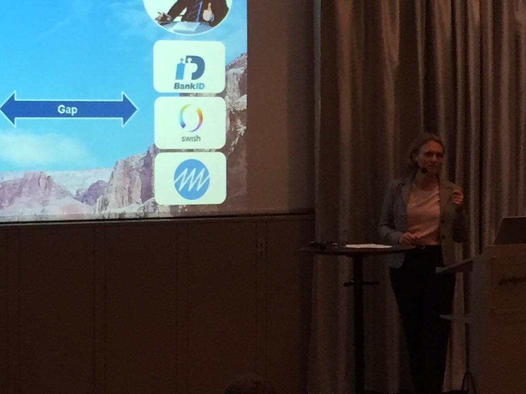 RiskFrskring's tweet photo. Britta Burreau på R&amp;Fs Digitaliseringsseminarium. "Vi måste springa för att hinna med den digitala utvecklingen" https://t.co/me7VMCkV6U