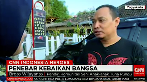 CNNIDdaily's tweet photo. .@brotowijayanto mendirikan komunitas seni tunarungu di Yogyakarta. #CNNIDHeroes https://t.co/zFQwg48D9f