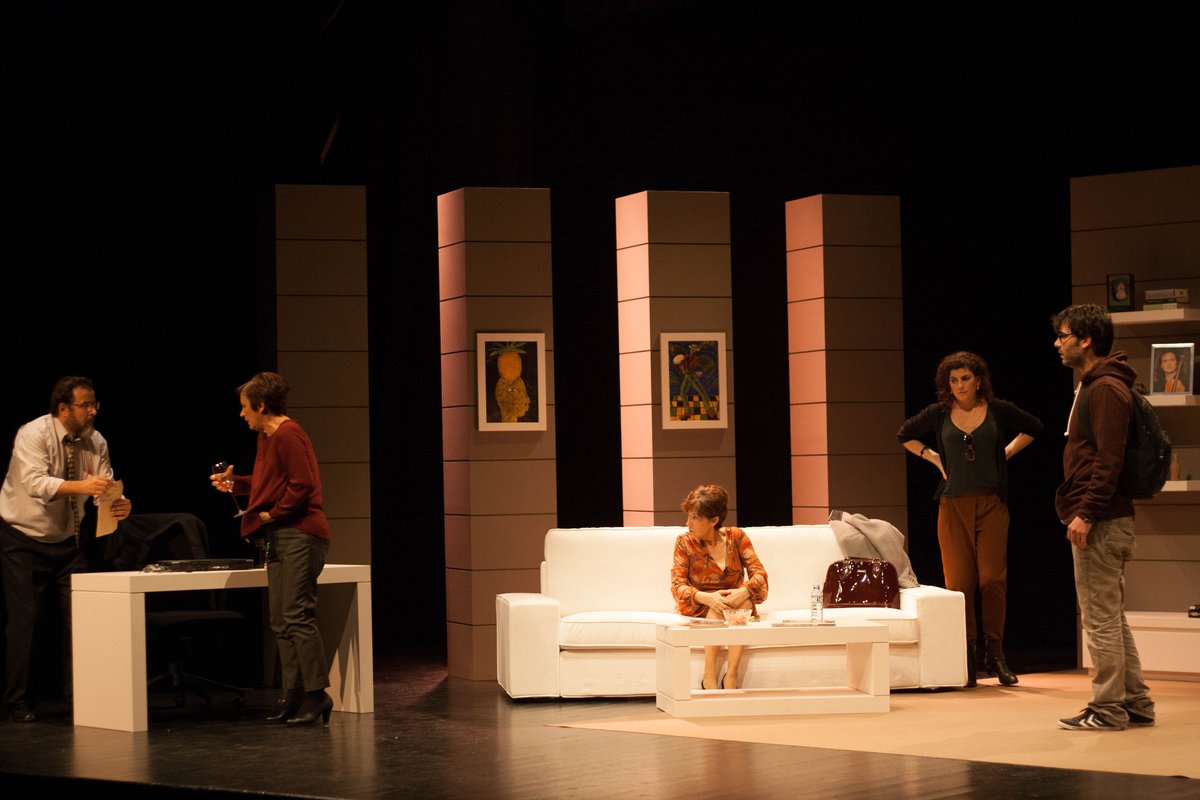 La ficha de "En Familia" en la Red Española de Teatros redescena.net/espectaculo/30… <a href="/LaRed_deTeatros/">La Red Española de Teatros</a> <a href="/_EnFamilia_/">En Familia</a>