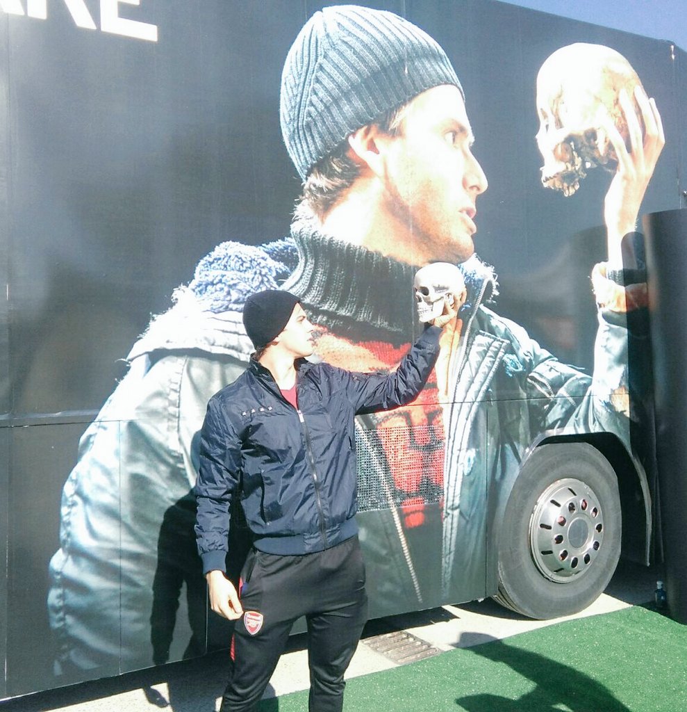 Jorjimenezg3's tweet photo. 400 aniversario del mejor escritor inglés, sería increíble poder escribir en su tierra. #Shakespearebus #Madrid https://t.co/MMx4348jpY