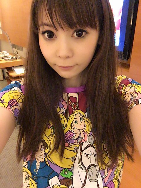 Twitter 上的 周年の中川翔子 上海のギザぴんくイベントで ディズニーランドで買ったラプンツェル総柄tシャツと スカートと靴下装備した どんどんグッズがディズニーランドやディズニーストアに増えていて追いかける集める幸せ T Co 2gxumc1t9k