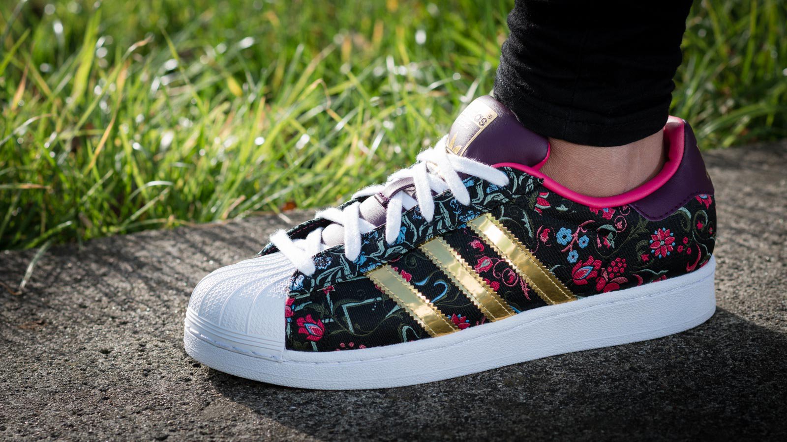 Referéndum conferencia Acorazado Foot Locker EU on Twitter: "🌸 🌸 The adidas Originals Superstar 'Moscow  Rose' now available online &amp; in store https://t.co/B9tU5XddEq  https://t.co/XzZNaTeEhs" / Twitter