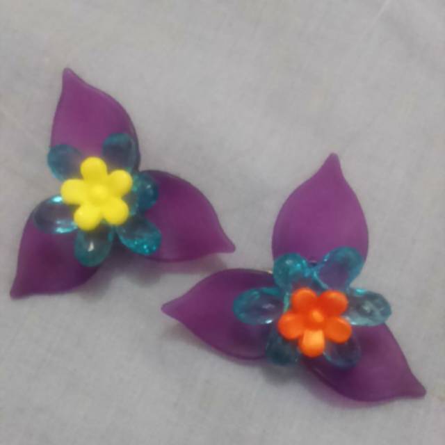 Saya menjual Bros bunga seharga Rp5.000. Dapatkan produk ini hanya di Shopee! shopee.co.id/manikcantik/0 #ShopeeID
