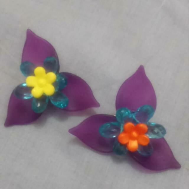 Saya menjual Bros bunga seharga Rp5.000. Dapatkan produk ini hanya di Shopee! shopee.co.id/manikcantik/33… #ShopeeID