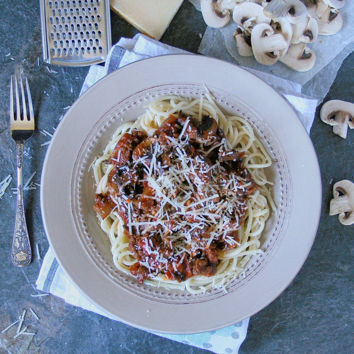 couscousblog's tweet photo. Family favourite spaghetti #bolognese is on the blog today. #JoinTheBlendTrend #mushrooms https://t.co/B0u6oaoWdY https://t.co/uZvPvgQRwO