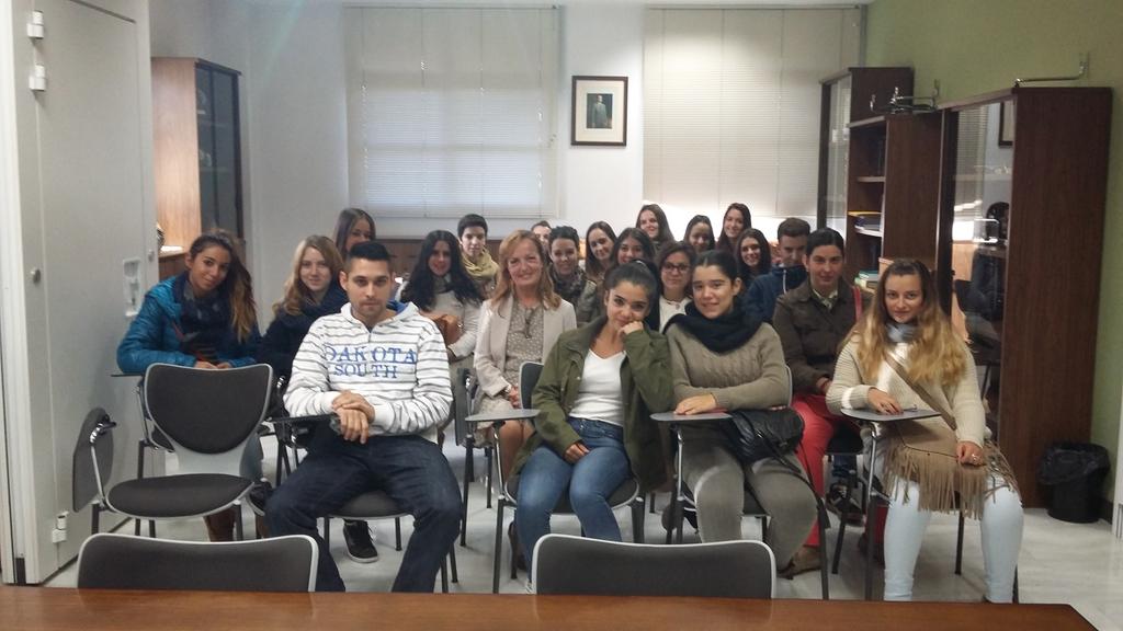 DoraPaniagua's tweet photo. Alumnos  de FP Cuidados Auxiliares Enfermería del colegio María Inmaculada visitan @donantessevilla #Sevillahoy https://t.co/ftbgZHopgh