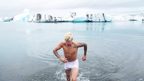 祝 ジャスティン ビーバーの来日が決定 最新ニュースをプレイバック I Ll Show You のmvをアイスランドで撮影 なんとパンツ一枚で氷河が浮かぶ水中へ ビーバー来日 Ellegirl エル ガール Scoopnest