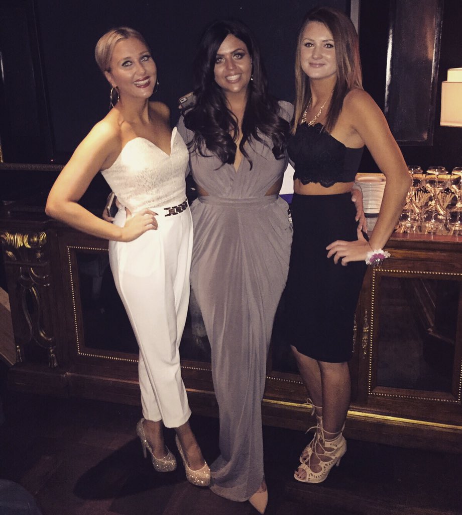 LaurenALRoads's tweet photo. Love my @HouseOfCB dress ❤️ #21stBday #honeys 🎈🎉 https://t.co/Q8E8lHrvOr