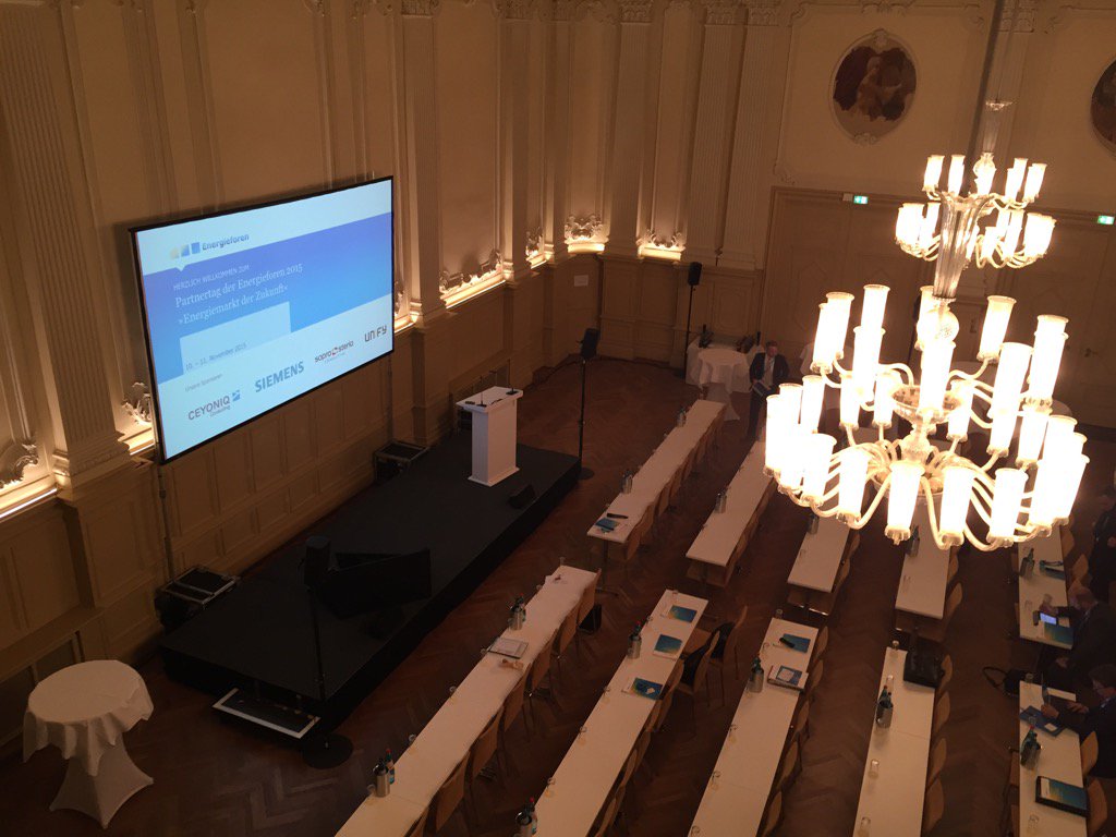 raphaelnoack's tweet photo. Freu mich auf den #Partnertag der #Energieforen @EnergieEFL zur #zukunft der #Energiewirtschaft #pt2015 https://t.co/IqjiUDPZK6