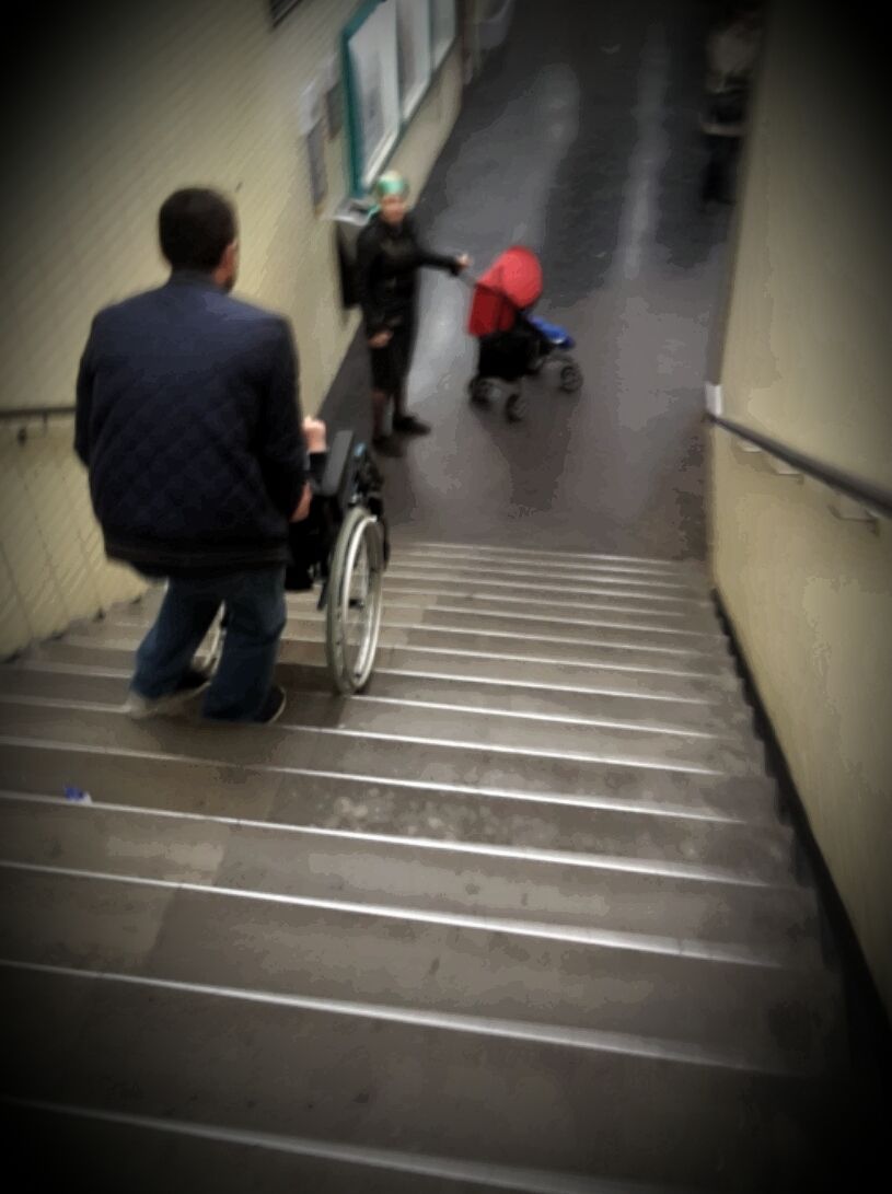 coefficient_dir's tweet image. Jusqu&apos;à quand ce genre de scènes? @ClientsRATP @RERA_RATP @SNCF @jmeskenazi #handicap #transports #france #ratp