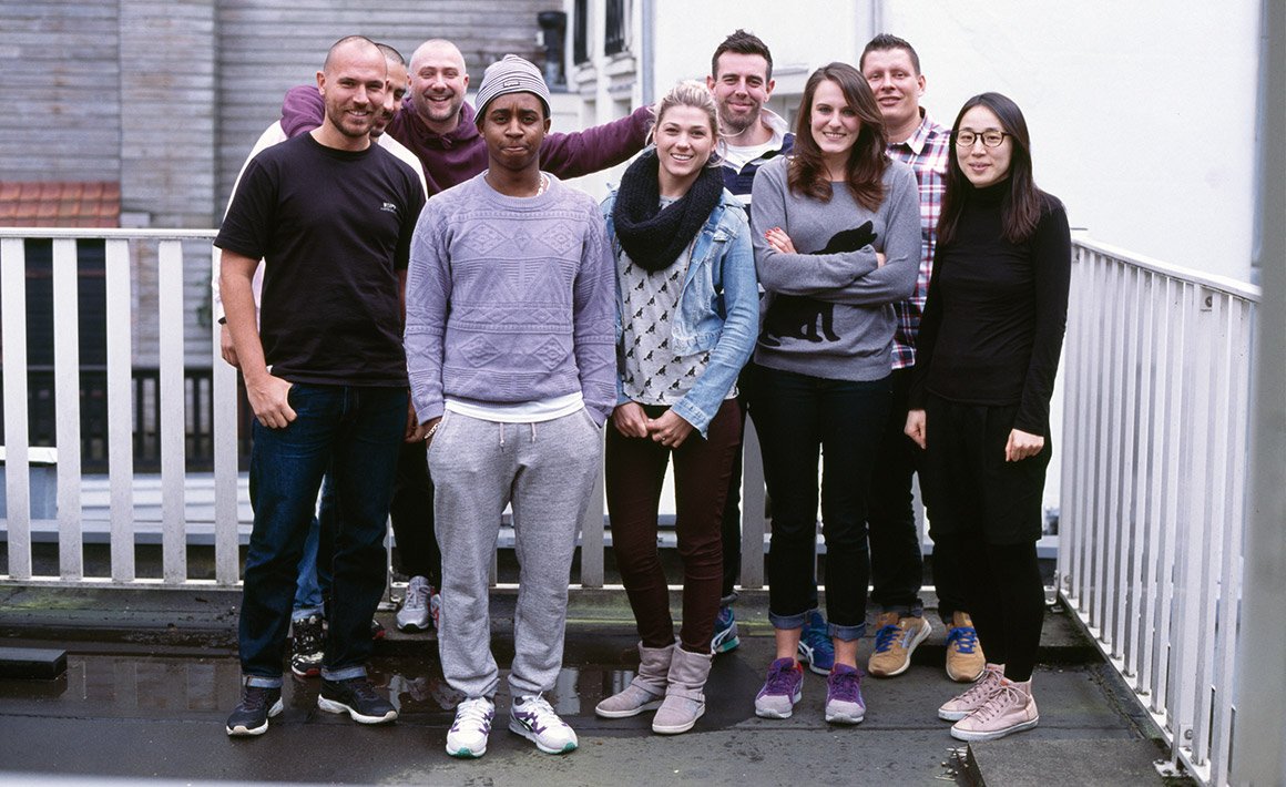 Family &amp; Friends. Кто участвует в создании кроссовок, за которыми выстраиваются очереди? f.fott.ru/1MIAep1