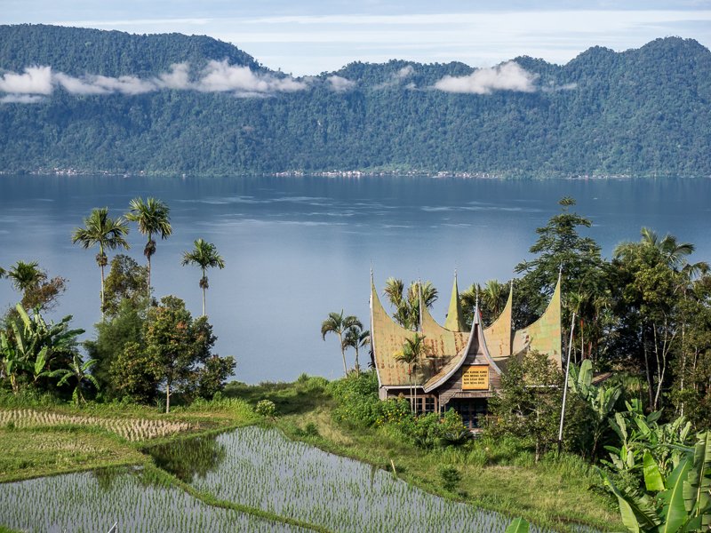 RT @kidnesia : Danau Maninjau terletak di Kecamatan Tanjung Raya, Kabupaten Agam. #IndonesiaIndah #AyoKeSumbar