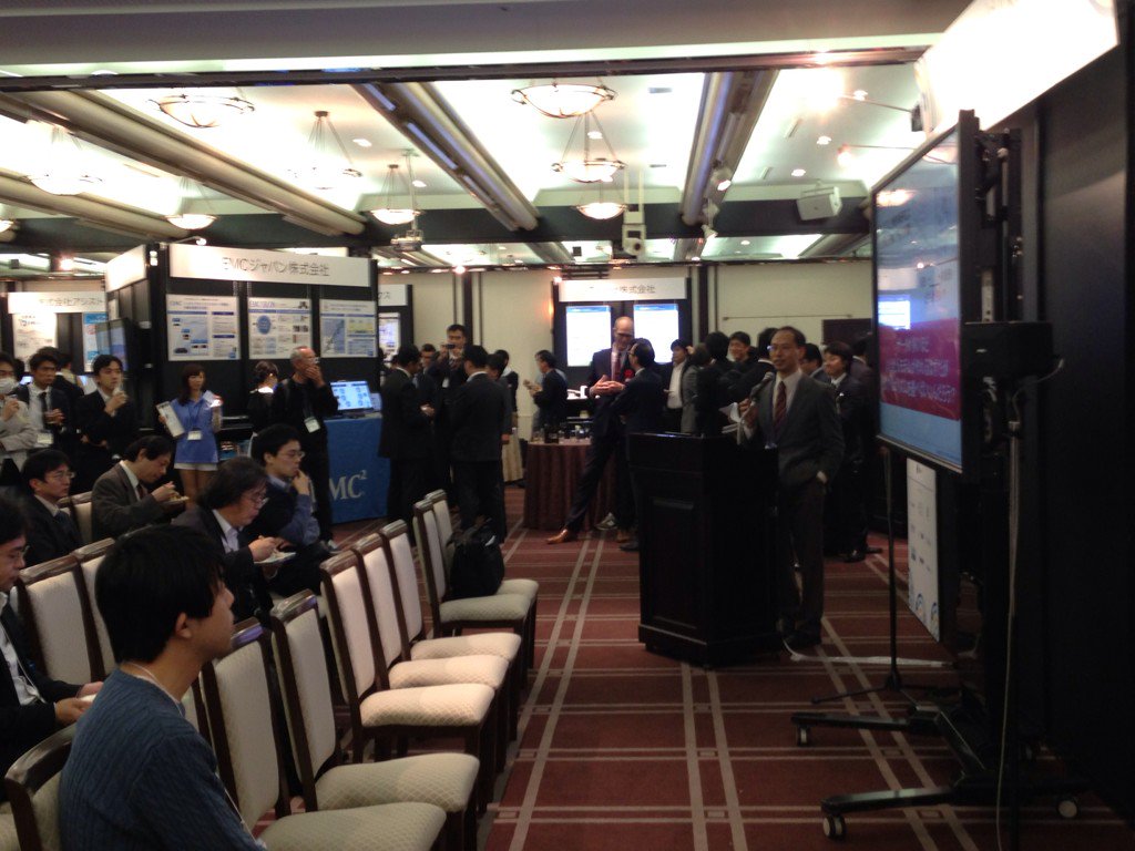 kuromt_'s tweet image. チームで取り組んでる内容をLTで話してます #cwt2015