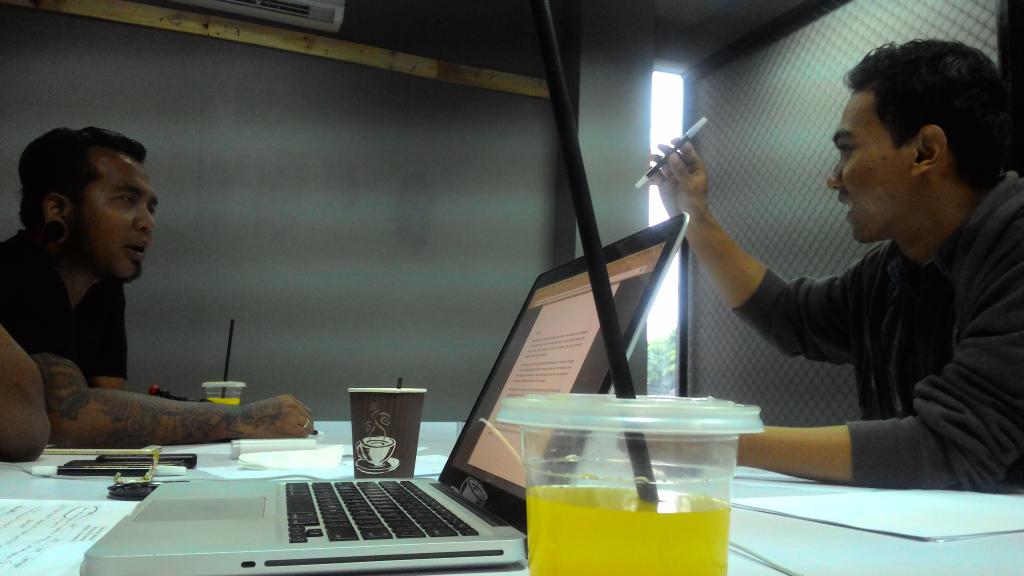 Jadi, spidol ini kalo ditiup mumbul Mas... *percakapan ini hanya rekayasa semata, jangan dipercaya* #DOESUniversity