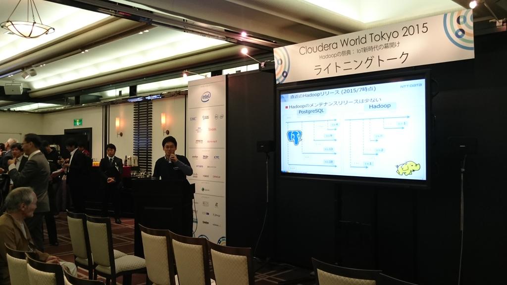 shimtoru's tweet image. 懇親会中もLT！司会もしつつ発表も #cwt2015