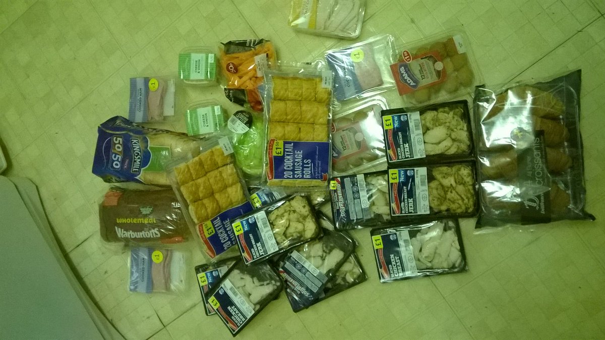 trolleydollyzpm's tweet photo. Here is the haul my pal "Pete from the Street" got last night! Amazing #WarOnWaste  @hugswaronwaste https://t.co/AzCzc6YZXa