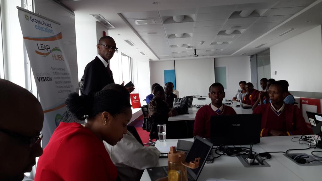 realDanielJuma's tweet photo. The Country Manager of @OracleKe @DRGSAGGIA speaks to #Leaphubs students this morning at the #OracleNewOffice. https://t.co/7bRSLONzpb