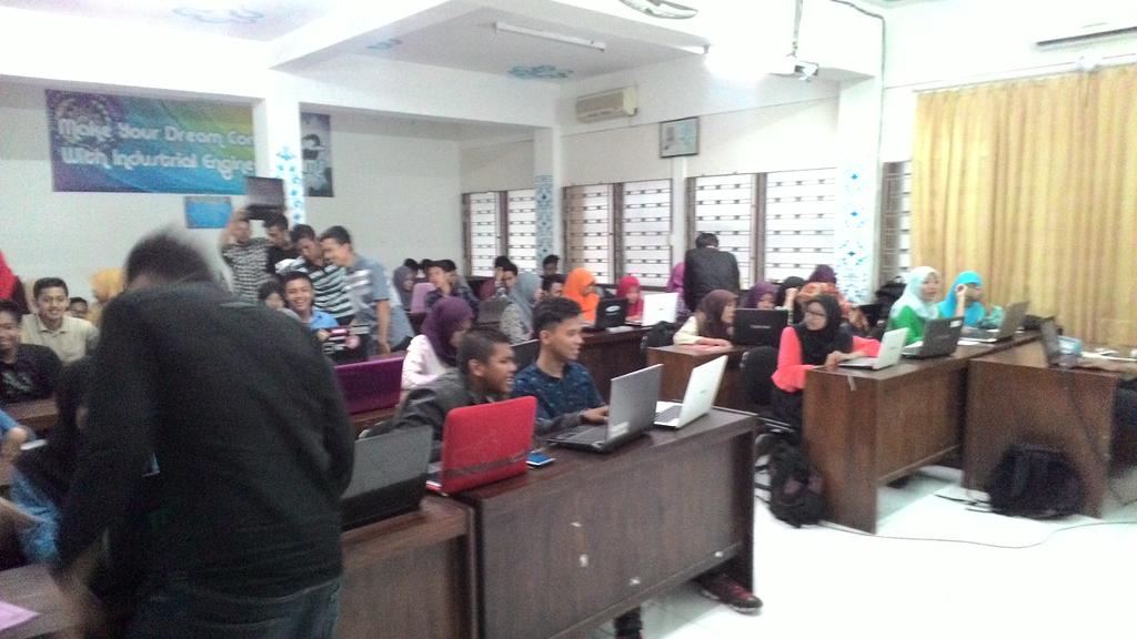 Sore ini kita ada pelatihan solidwork di F.1.6 Rame banget pokoknya