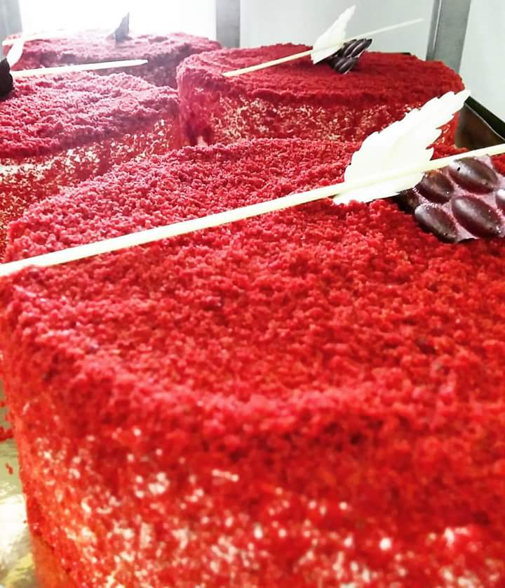 WiltonPatisseri's tweet photo. U can't buy #happiness,but u can buy a #Redvelvetcake and that's kind of the same thing!!#delicious#cakeorgasm#tasty https://t.co/KBgMzkDkPy