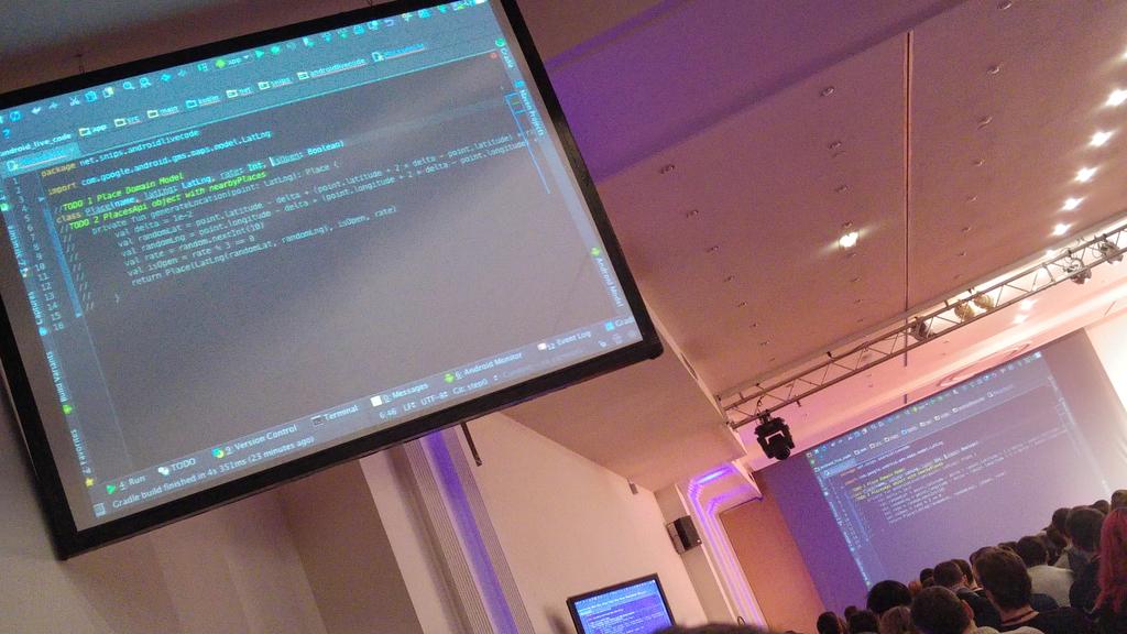 ybb_'s tweet photo. Livecode Kotlin  #droidconfr https://t.co/j9iuuUI4R4