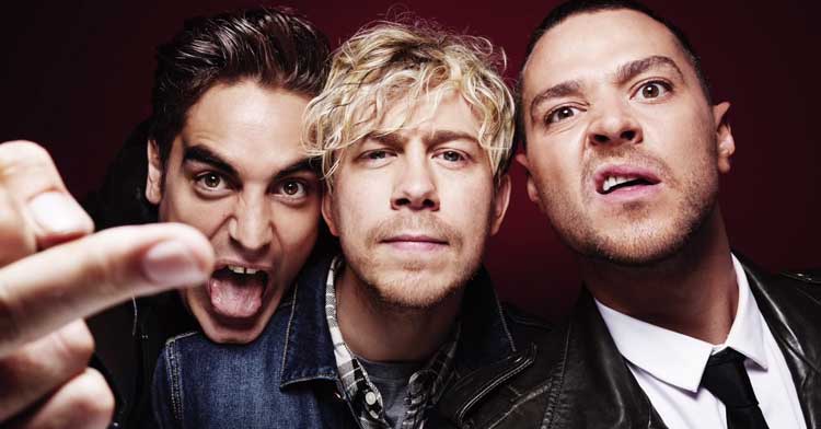 It has happened! @charliesimo is back with Busted! kerrang.com/37704/charlie-…