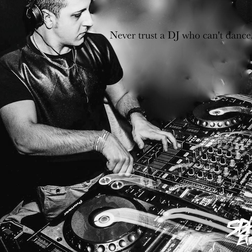 SirHellOfficial's tweet photo. Never trust a Dj who can't dance...
#SirHell #DJ #music #djlife #vscocam #VSCOgrid #vscofilters #tour #Italy #Sicily https://t.co/dROcKb7vym