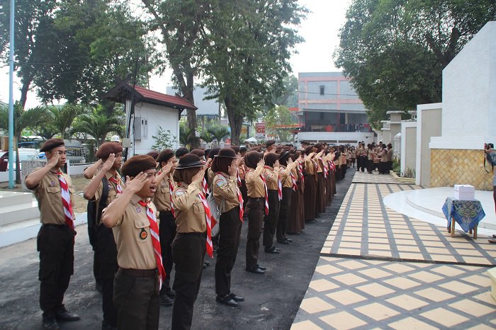 Upacara Prngatan #HariPahlawan dikntor <a href="/kwardajambi/">Kwarda Jambi</a> dilnjutkan ziarah kTaman makam pahlawan jmb,<a href="/kwarnas/">Joulette</a> <a href="/AdhyDault/">Adhyaksa Dault</a>