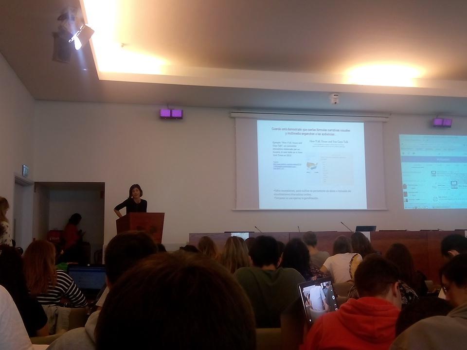 lacibercueva's tweet photo. La Prof. María Sánchez González no cuenta las ventajas del crowfunding para crear nuevos proyectos #ciberpebi https://t.co/RMrC2h7baX