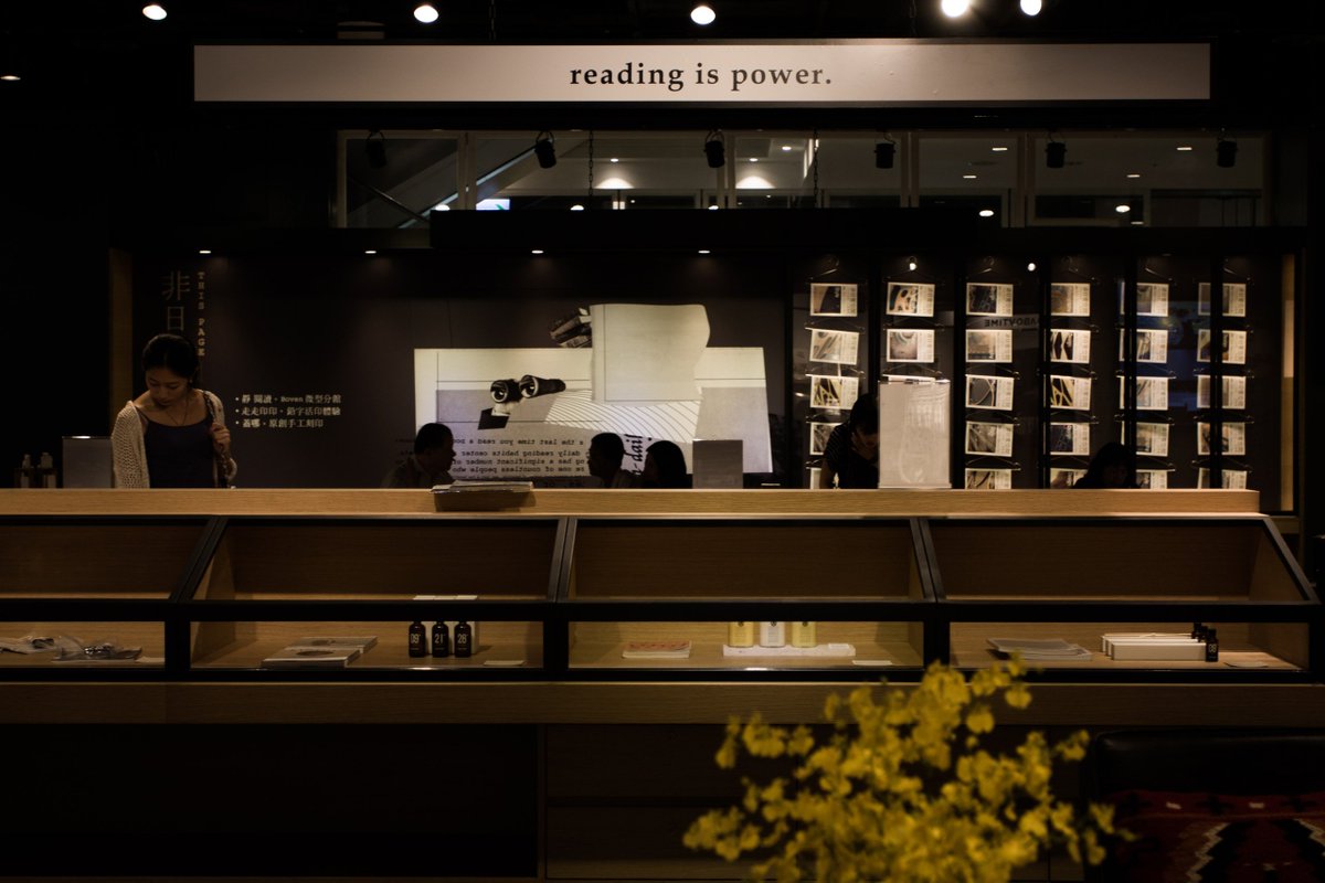 ABOVTIME's tweet photo. reading is power. SCENT LABORATORY. #BOVEN #FLEXIBLELOVE #ABOVTIME #SYNTREND #SCENT #STREETFASHION #TAIPEI #TAIWAN https://t.co/wK5SZO3H99
