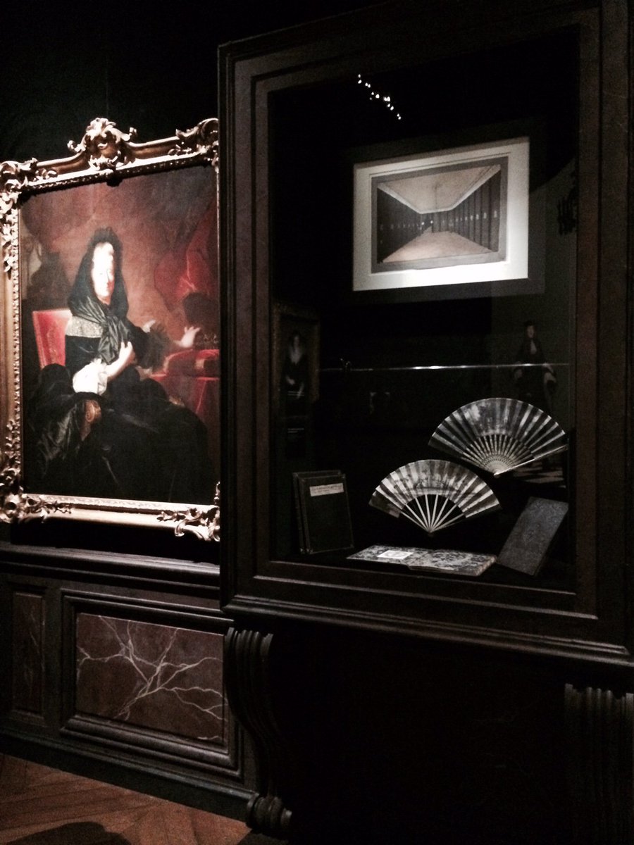 Annehoguetparis's tweet image. Retrouvez des #éventails du @MuseeEventail au @Cversailles dans le cadre de l'#exposition #LeRoiEstMort #handfan