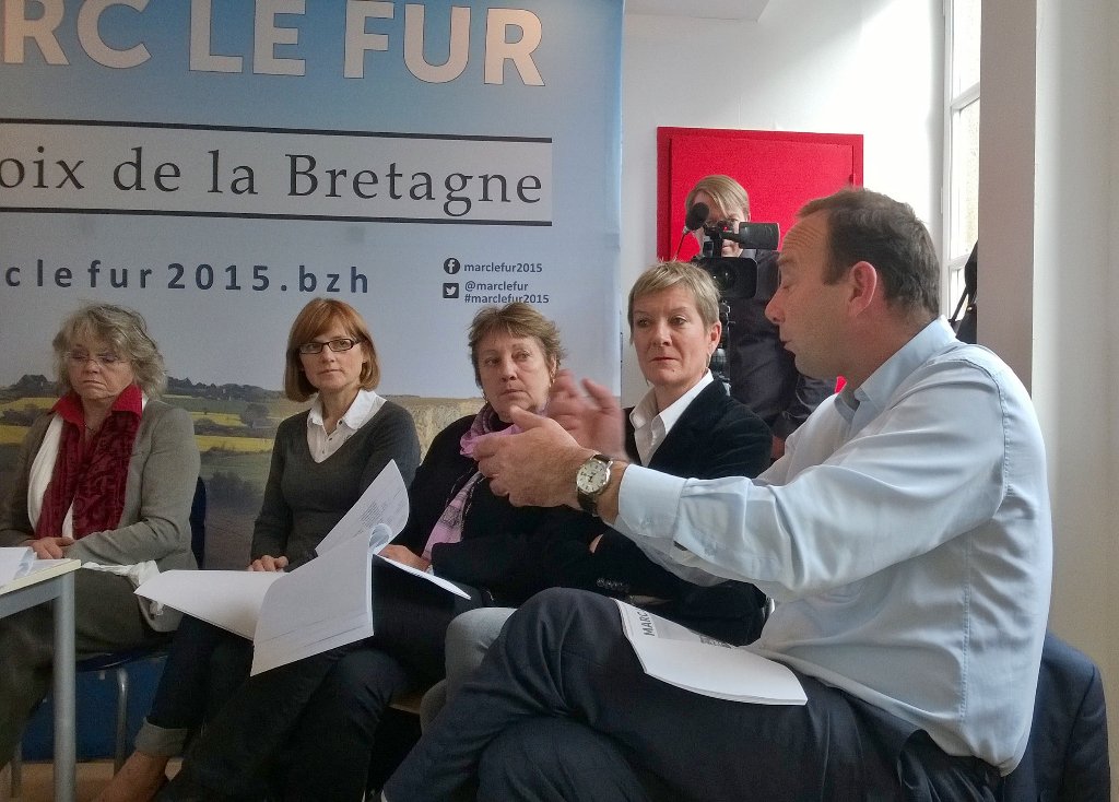 caero2caero's tweet image. #DavidRobo intervention en faveur de Diwan en conférence de presse Rennes de #marclefur2015