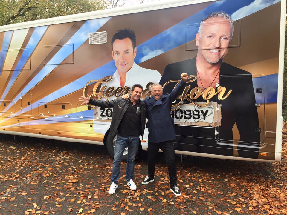 gerardjoling's tweet photo. Gister zijn wij begonnen met de opnames voor een nieuw seizoen 'Geer en Goor'. Heb jij onze bus al zien rijden? https://t.co/iEX1qoIwUz