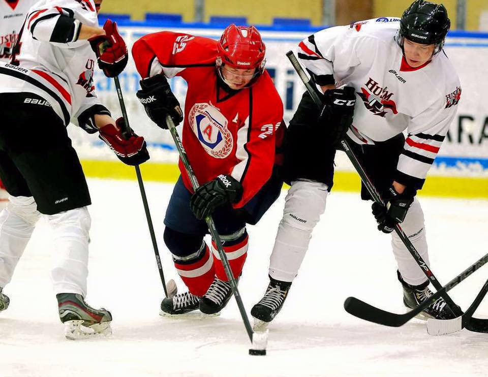 kramforshockey's tweet photo. Seriefinal ikväll 19:00 KA-Husum. Vi hyllar oxå TV-puckarna Max&amp;Joel Wahlgren, Mattias Norlinder och Marcus Nygren https://t.co/9HH1G4YzYS