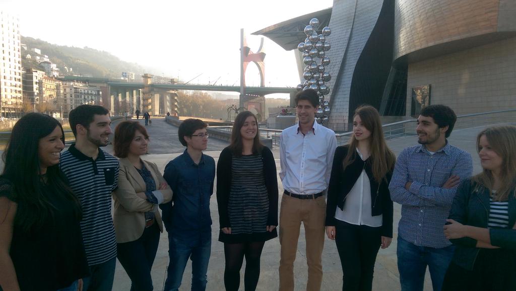 InfoInterzubi's tweet photo. Sesión fotográfica para nuestra web #Interzubi @fundacioInform @proyectoESAU #EmpresaSimulada #Bilbao https://t.co/hn5Hz9rkLi