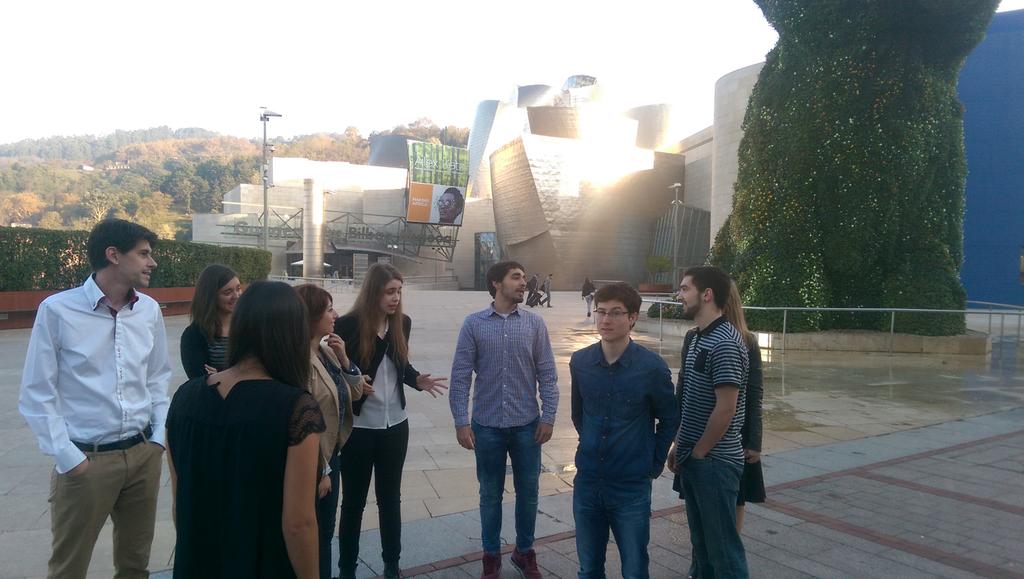 InfoInterzubi's tweet photo. Sesión fotográfica para nuestra web #Interzubi @fundacioInform @proyectoESAU #EmpresaSimulada #Bilbao https://t.co/hn5Hz9rkLi