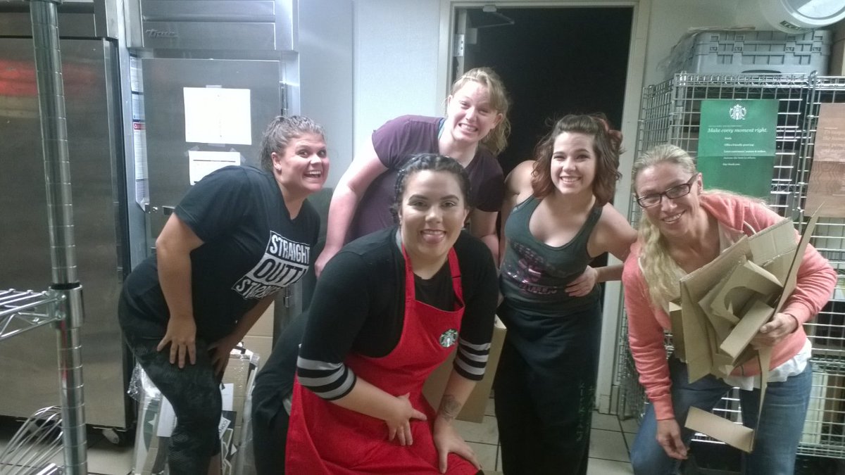 sbux_rosehill's tweet image. A HUGE thank you to our amazing #holidaylaunch crew. You guys are better than Santa's elves! ❤ 🎅❤ #tobeapartner