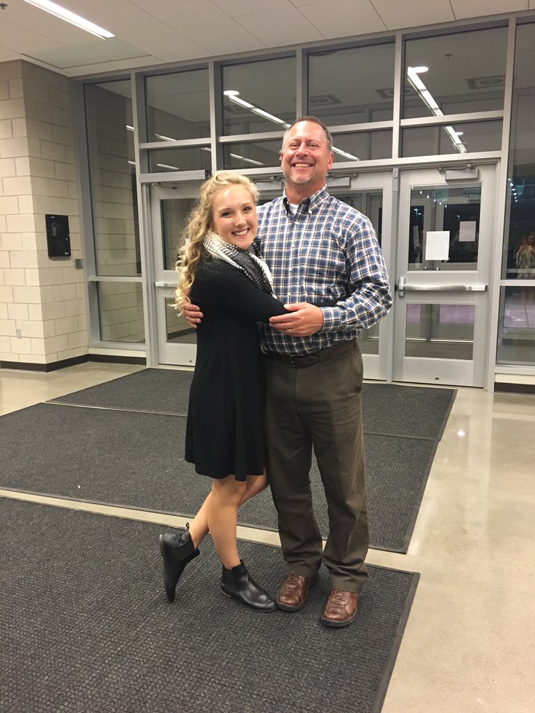 els_augi's tweet photo. What a great end to a great 3 years. Thank you to the wonderful coaches who made such an impact on my XC career. https://t.co/VWvQyZmHhb