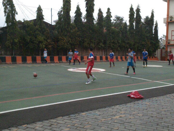 smk58futsal's tweet photo. Cuma ad 2 foto pas tadi latihan tanding di smk prestasi prima.. semangat terus latihan ny.. https://t.co/ylFTs9uGDz