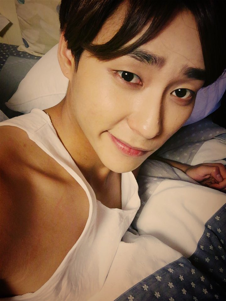 kbs2stardust's tweet photo. 오늘 밤 공개되는 숙소부터 멤버들 애장품, 캐리어 싸는 방법까지! 두둥! 다 보여드려요! 아직 늦지 않았으니 #뮤비뱅크 방송 시간 다시 한 번 더 확인하세요! 준비! @UNIQ_5 #유니크 https://t.co/mdT8YQmDKg