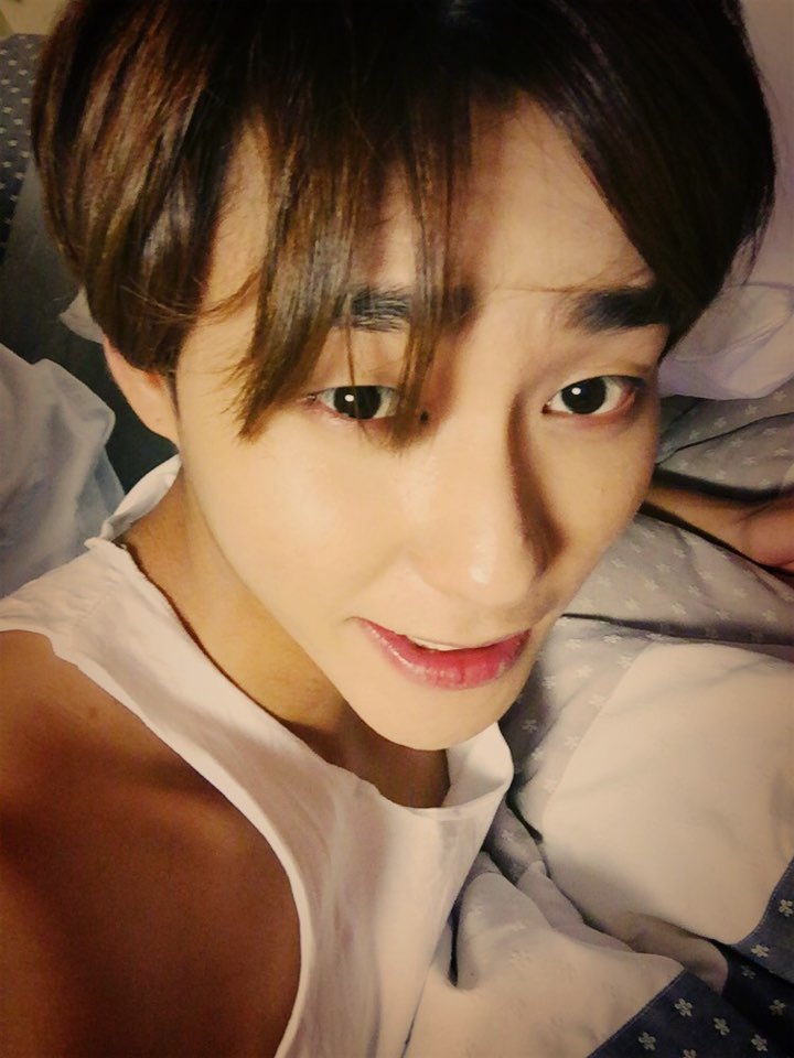 kbs2stardust's tweet photo. 오늘 밤 공개되는 숙소부터 멤버들 애장품, 캐리어 싸는 방법까지! 두둥! 다 보여드려요! 아직 늦지 않았으니 #뮤비뱅크 방송 시간 다시 한 번 더 확인하세요! 준비! @UNIQ_5 #유니크 https://t.co/mdT8YQmDKg