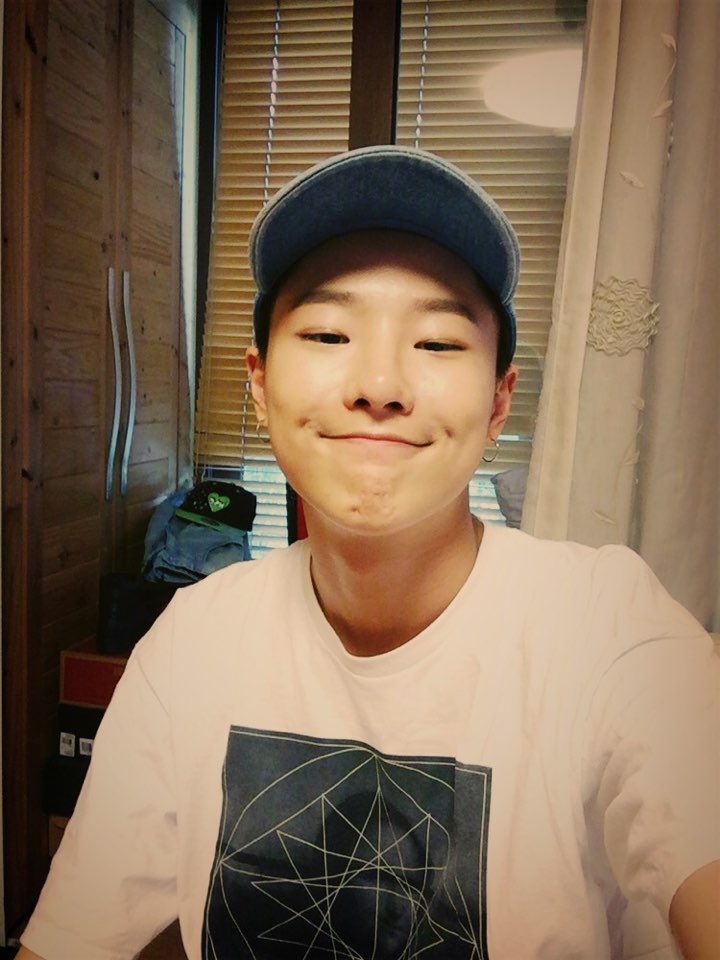 kbs2stardust's tweet photo. 오늘 밤 공개되는 숙소부터 멤버들 애장품, 캐리어 싸는 방법까지! 두둥! 다 보여드려요! 아직 늦지 않았으니 #뮤비뱅크 방송 시간 다시 한 번 더 확인하세요! 준비! @UNIQ_5 #유니크 https://t.co/mdT8YQmDKg