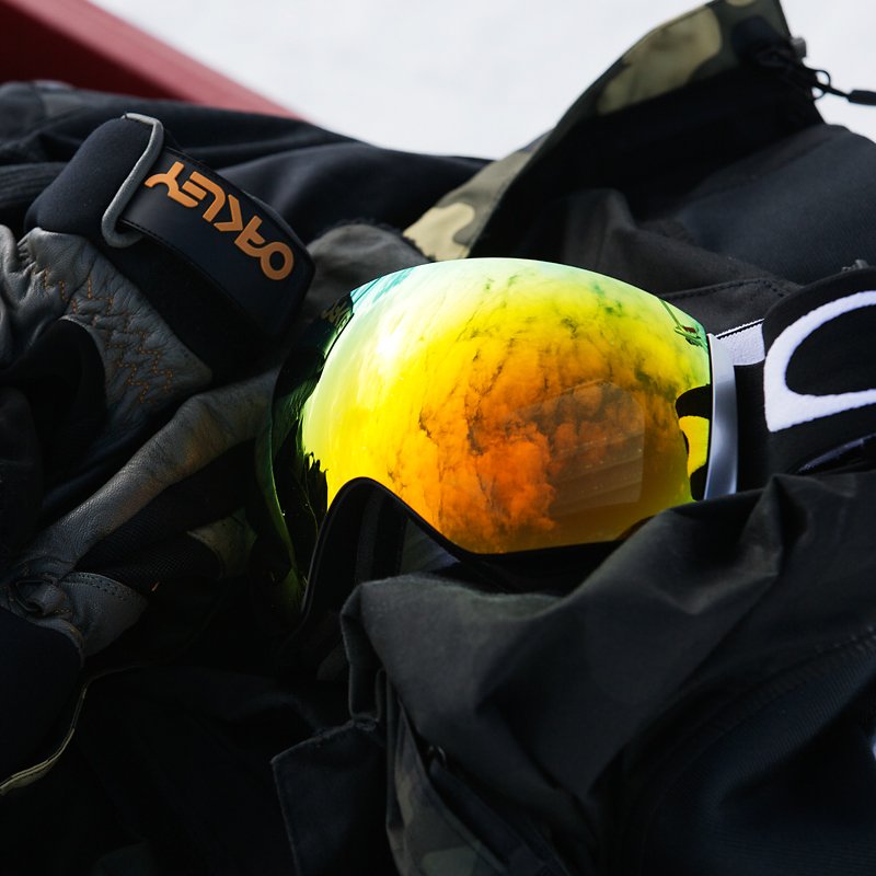 oakley's tweet photo. Pack accordingly this winter. Shop Flight Deck now > https://t.co/RxEoRmBZR9 https://t.co/psqaXo2fJV