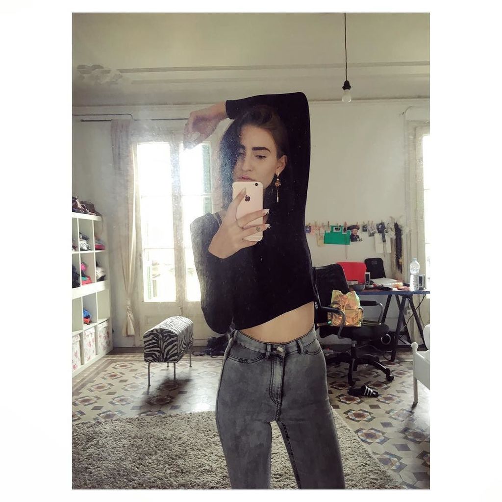 BarcelonaInsta's tweet image. I SHOULD CLEAN MY VIEW 👀🖖🏻 #Dirty #mirrows #castingday #grlpwr #girlboss by joe_lee_taxi ift.tt/1kJ8mKR