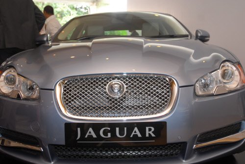 TimesNow's tweet image. .@TataMotors posts 13.31% increase in global sales, including @Jaguar @LandRover , at 92,949 units in October