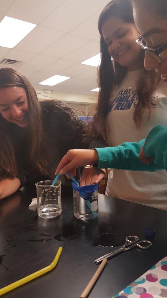 PHHS_Paramed's tweet photo. Paramed Ss design pumps to mimic the heart. #wearegators @BCPSSci @MToolin #phhspl #phhsavid https://t.co/rbFK3N15wd